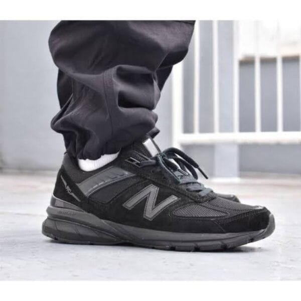 New Balance 990 V5 Triple Black